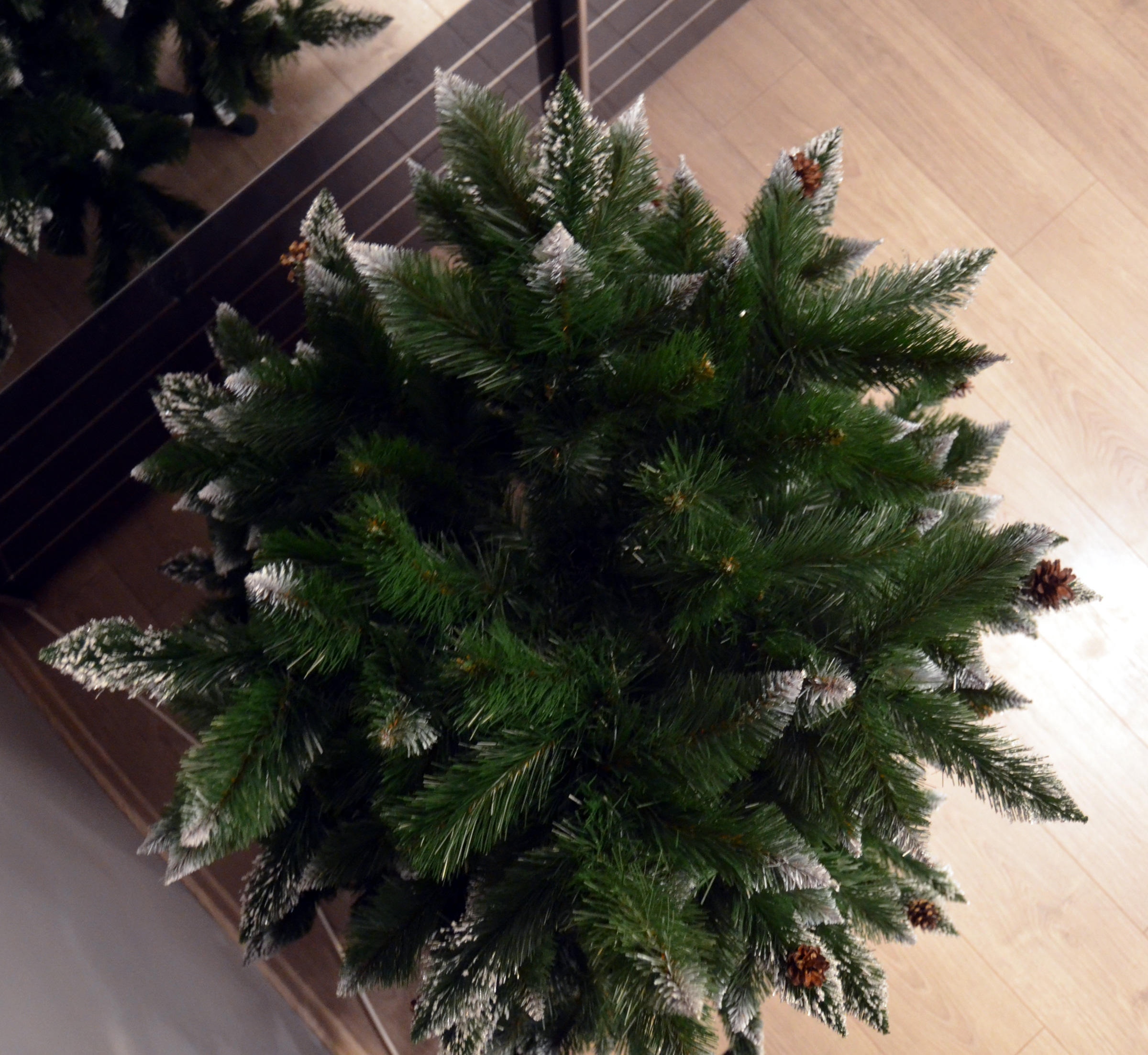 Brad artificial Christmas Deluxe by Sersimo, Islanda, cu ornamente de cristal si conuri, 180cm - Image 16
