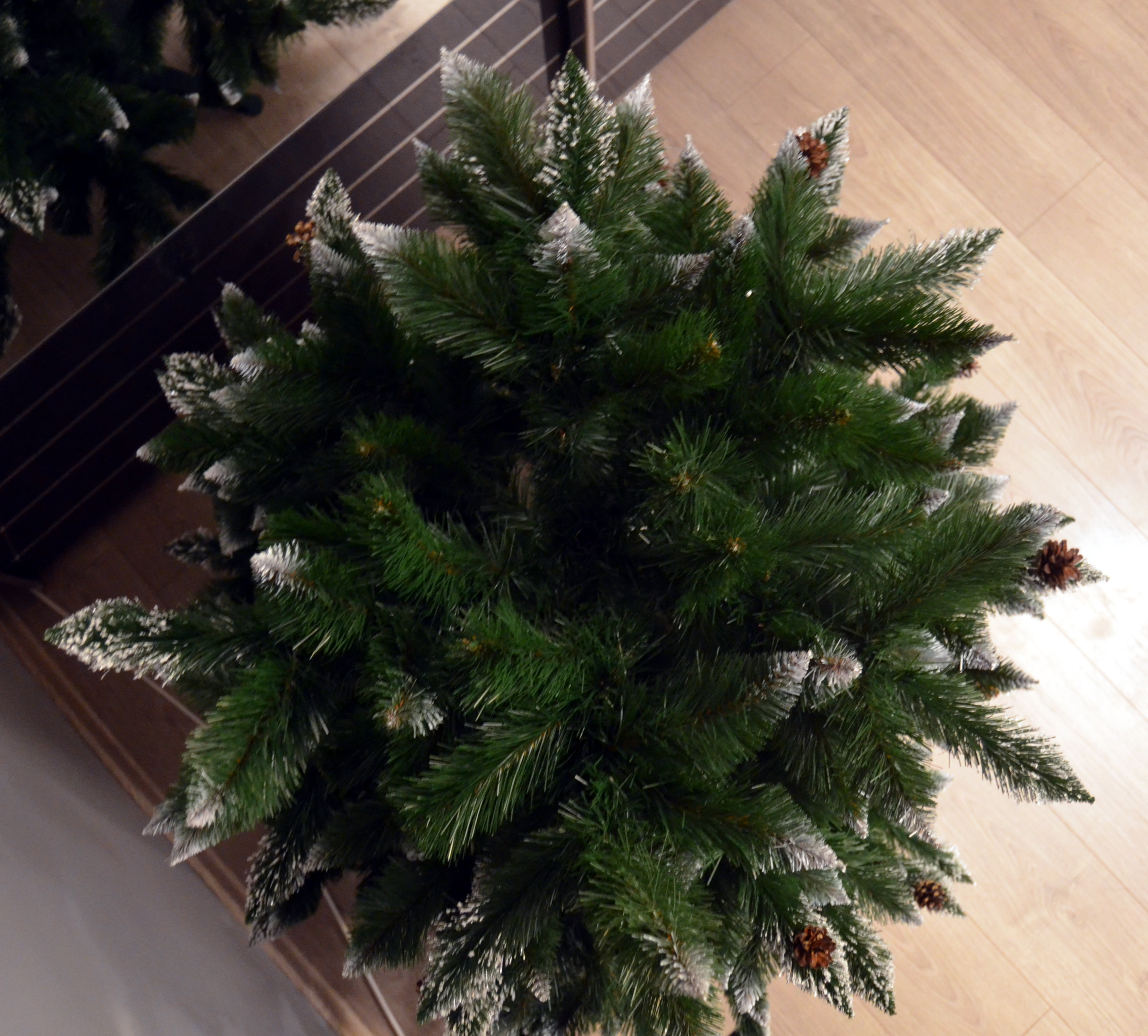 Brad artificial Christmas Deluxe by Sersimo, Islanda, cu ornamente de cristal si conuri, 220cm - Image 22