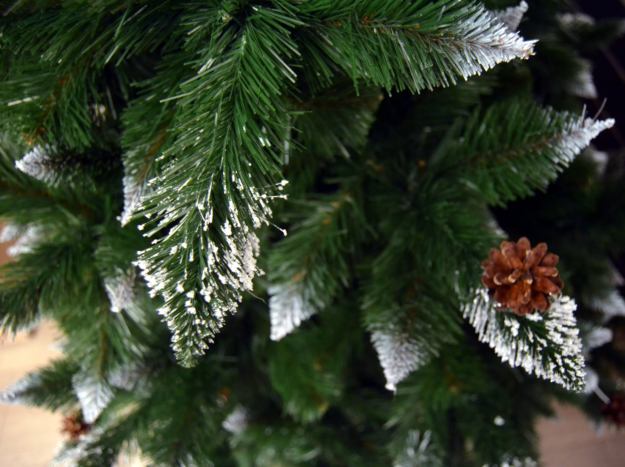 Brad artificial Christmas Deluxe by Sersimo, Islanda, cu ornamente de cristal si conuri, 180cm - Image 4