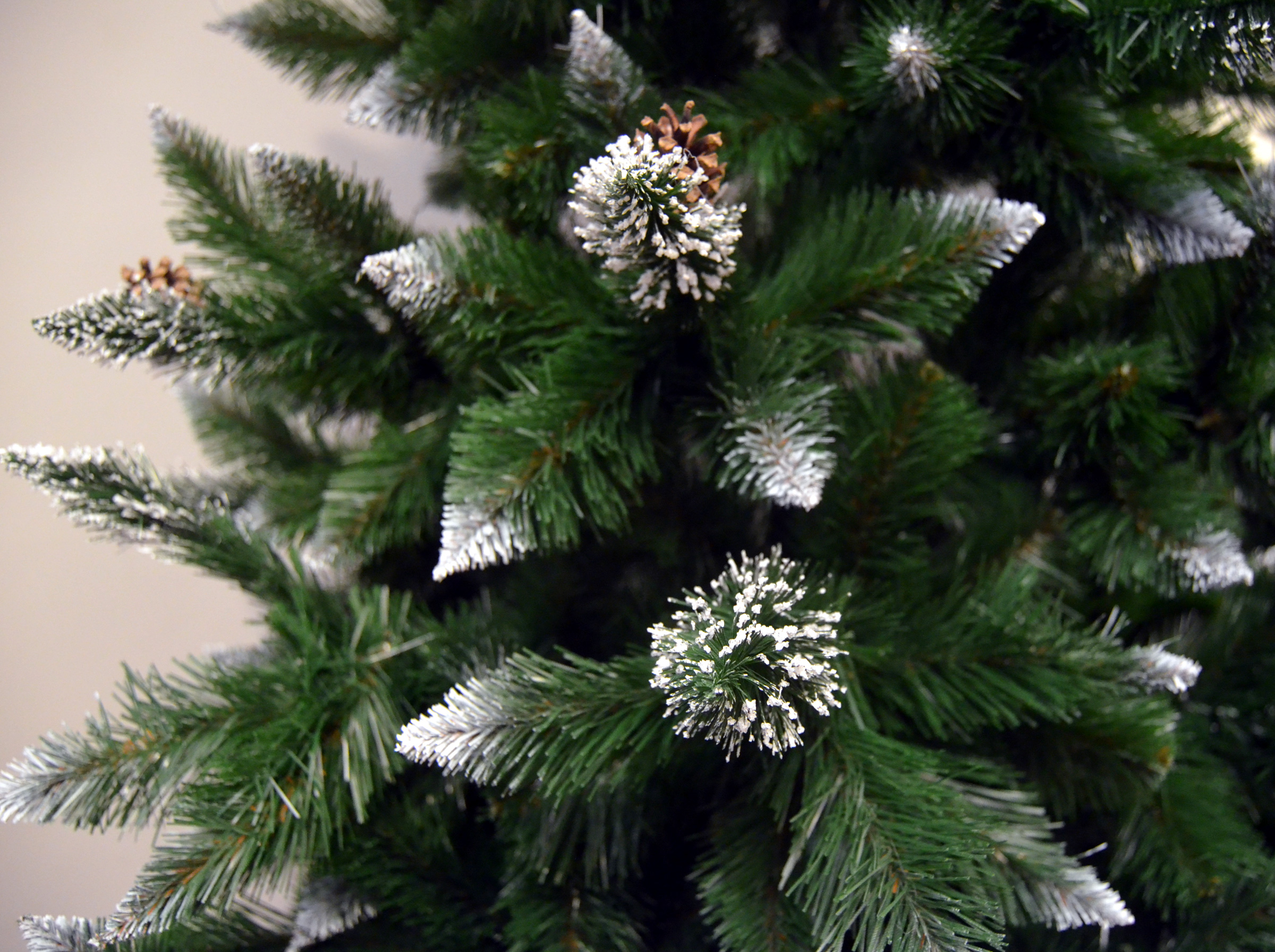 Brad artificial Christmas Deluxe by Sersimo, Islanda, cu ornamente de cristal si conuri, 180cm - Image 8