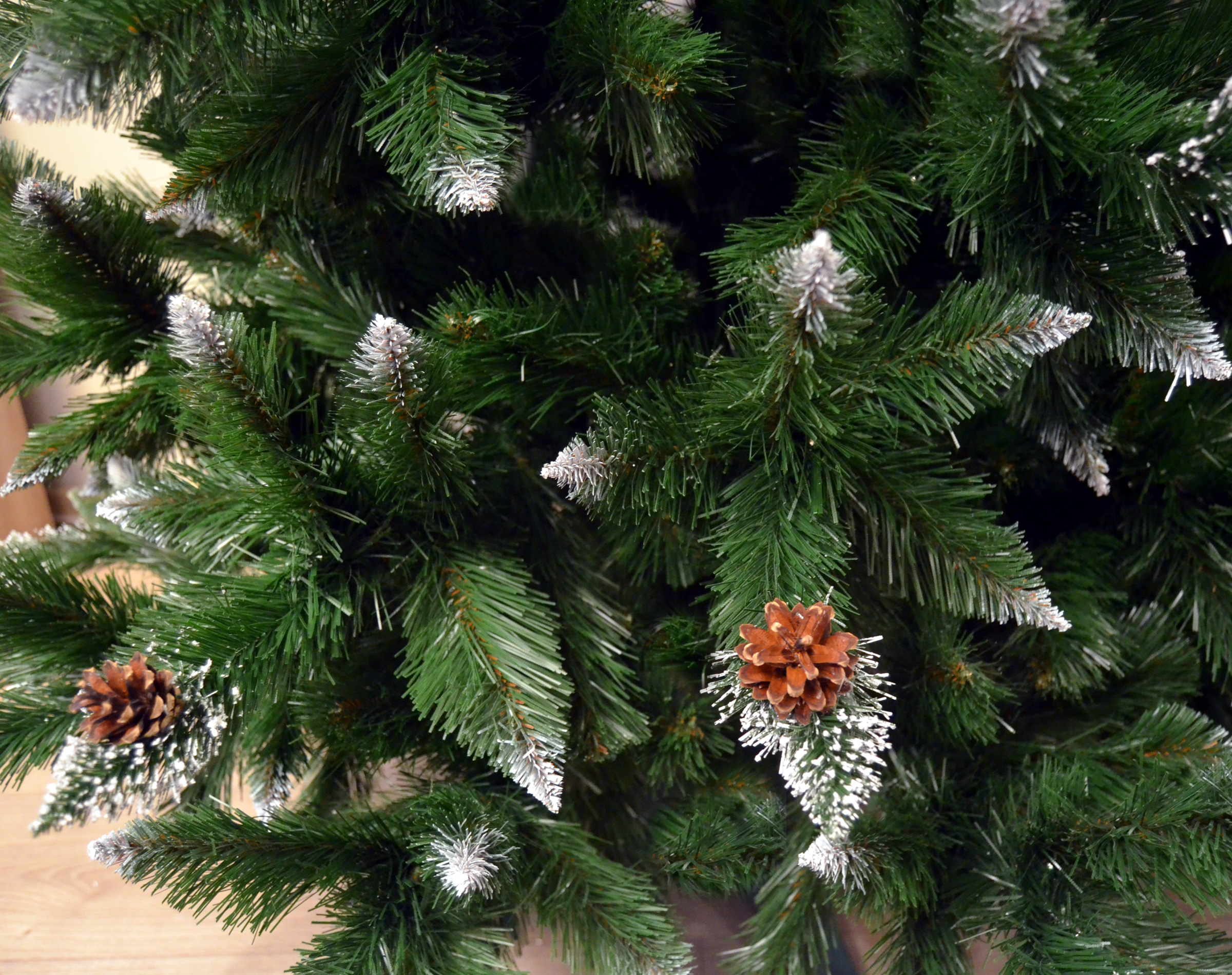 Brad artificial Christmas Deluxe by Sersimo, Islanda, cu ornamente de cristal si conuri, 220cm - Image 14