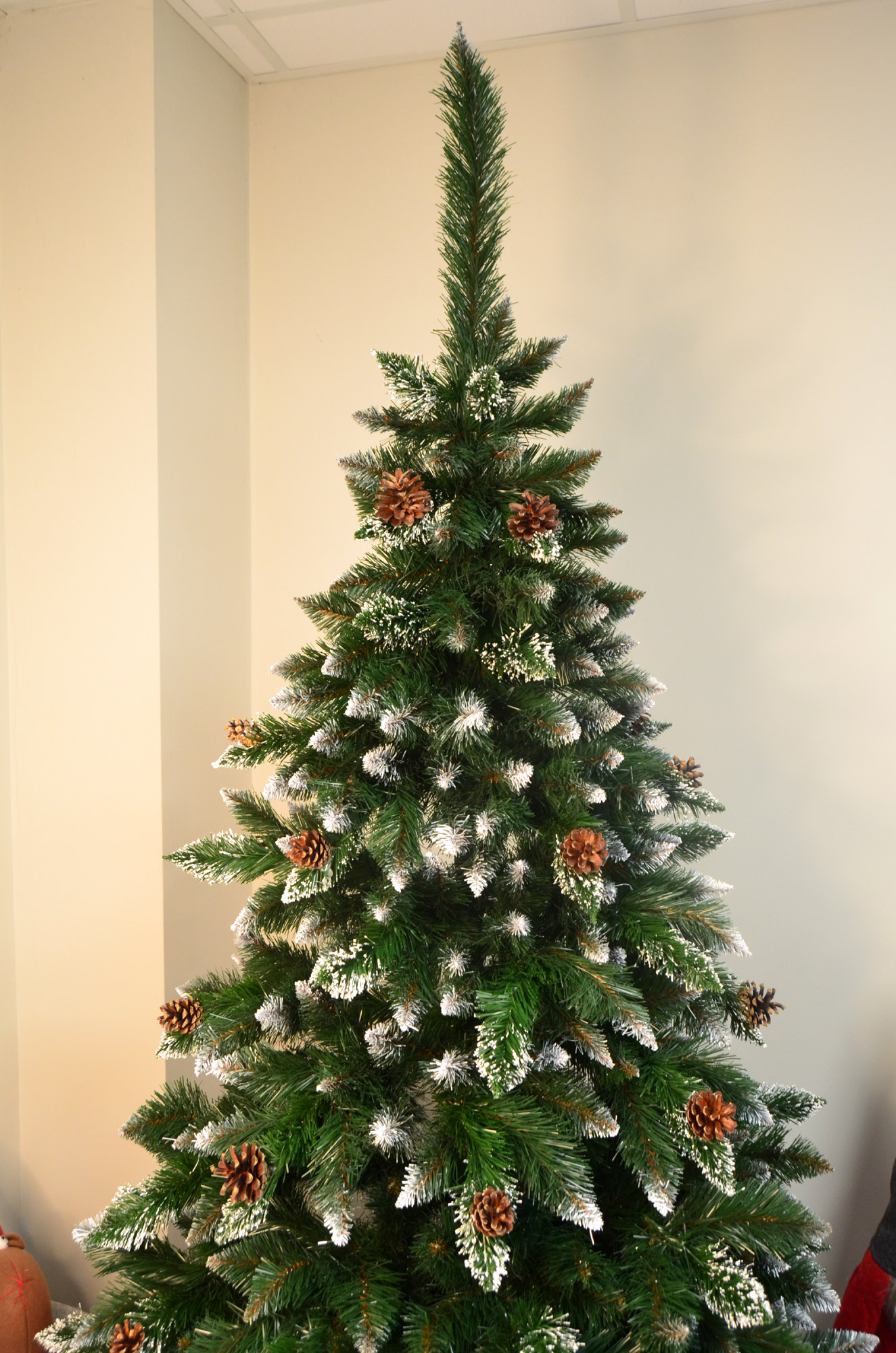 Brad artificial Christmas Deluxe by Sersimo, Islanda, cu ornamente de cristal si conuri, 220cm - Image 9