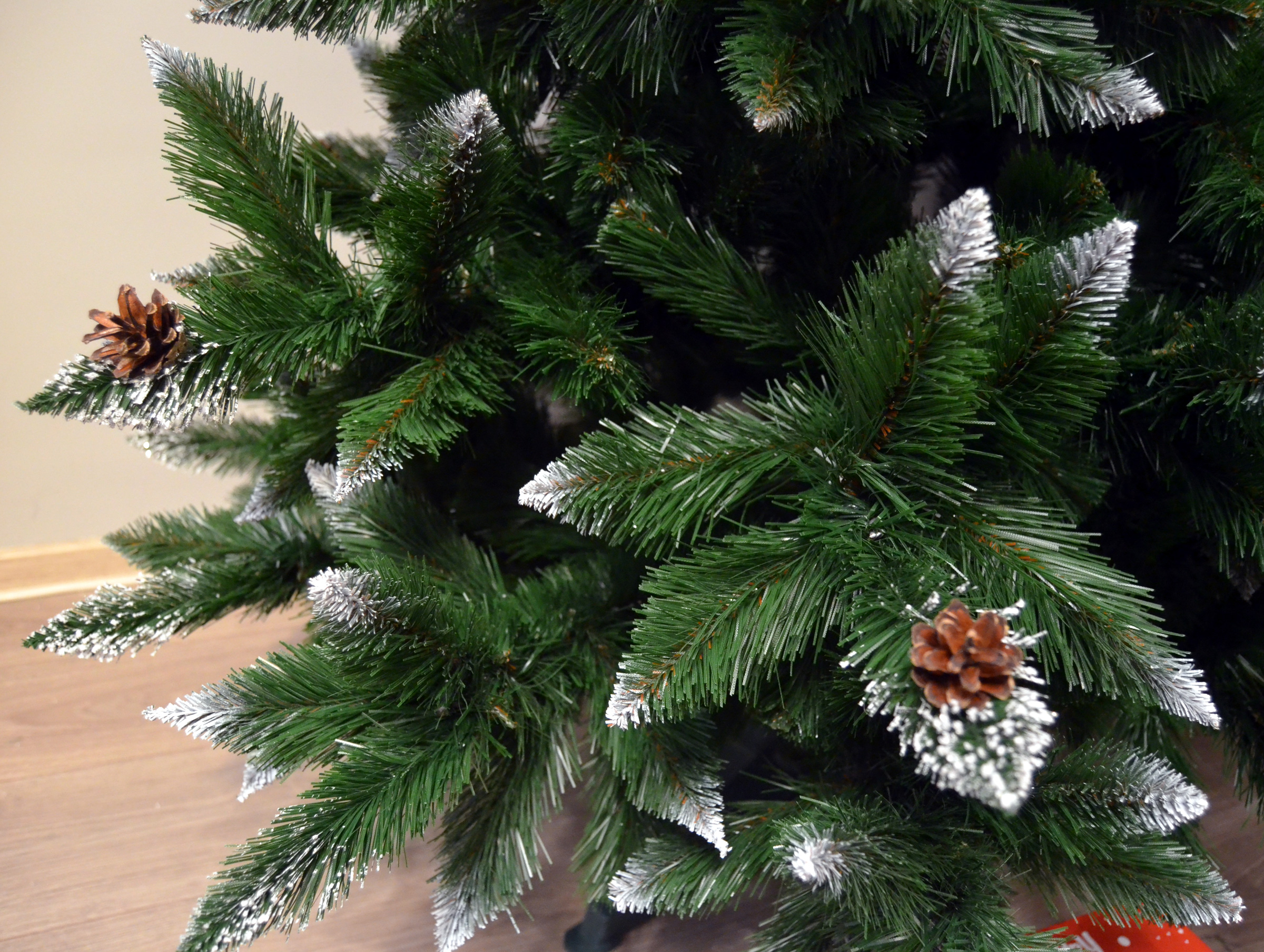 Brad artificial Christmas Deluxe by Sersimo, Islanda, cu ornamente de cristal si conuri, 220cm - Image 17