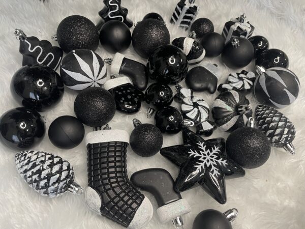 Set globuri si decoratiuni de Craciun, 77 piese, diverse dimensiuni, negru - Image 17