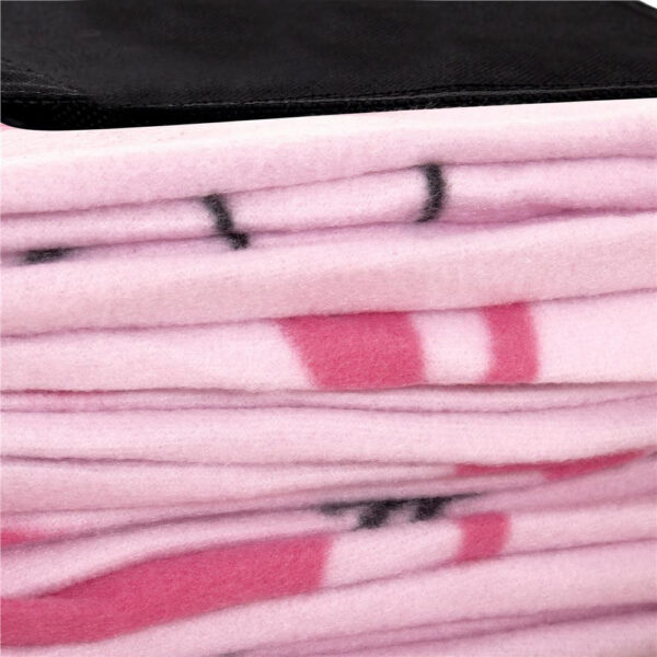 Patura pentru picnic sau plaja, cu folie izolatoare si maner, 150x180cm, flamingo, roz - Image 5