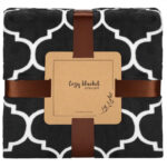 Patura pufoasa pentru 2 persoane, 200x220cm, cu model trifoi marocan, negru alb