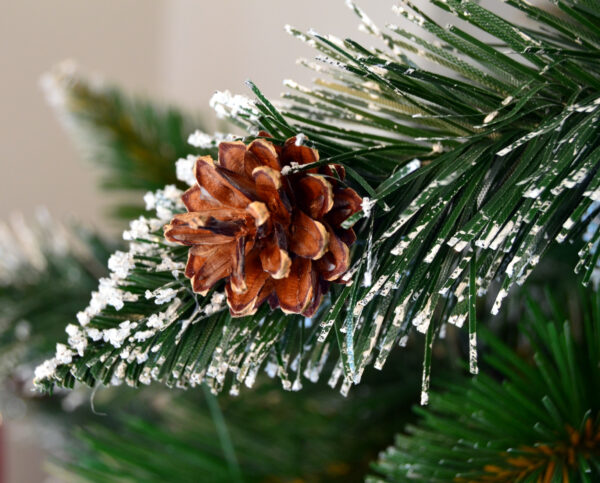 Mesterséges karácsonyfa Christmas Deluxe by Sersimo, fa törzsű talppal, havas tobozokkal díszített, 220 cm - Image 11