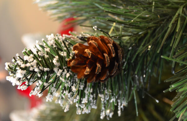 Brad artificial Christmas Deluxe by Sersimo, Danemark, nins cu conuri, 220cm - Image 16