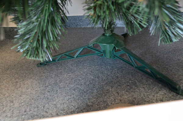 Brad artificial Christmas Deluxe by Sersimo, Danemark, nins cu conuri, 220cm - Image 9
