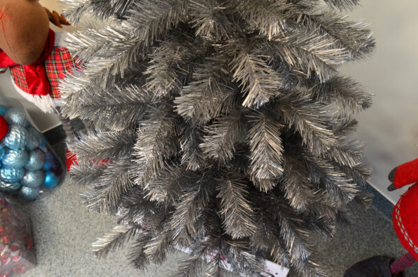 Brad artificial Christmas Deluxe by Sersimo, Silver, argintiu lucios, 150cm - Image 11