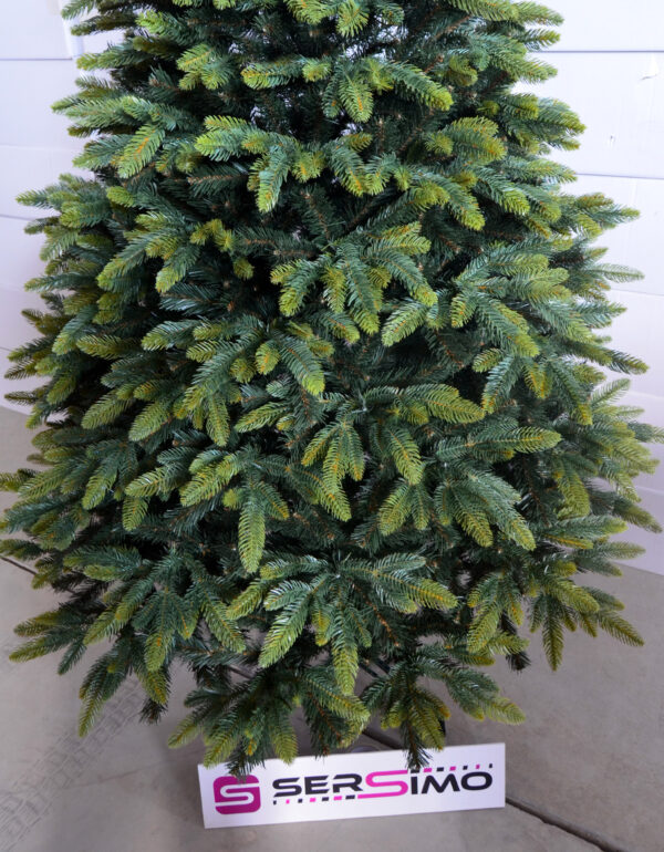 Mesterséges karácsonyfa Christmas Deluxe by Sersimo, Everest, 2D és 3D tűkeverék, 280 cmPARAMÉTEREK:  – Tű anyaga: PE + PVC – Fa magassága: 280 cm – Ágak színe: zöld, barna elemekkel – Átmérő a legszélesebb ponton: kb. 155 cm – Talp magassága: 16 cm – Talp színe: sötétzöld – Talp átlós szélessége: 50 cm – Távolság a talp lábai között: 35 cm – Gumitalpak a lábakon a padló védelme érdekében – 3 ezüstzár az alapon a stabilitás érdekében – Ágszintek száma: 19 + csúcs – Ágak száma: 104 – Elágazások száma: PE (3D tűk) – 393, PVC (2D tűk) – 866 – A korona elemeinek száma: 3 darab – Összeszerelést igényel – Európai Unióban gyártva  EGYEDI KARÁCSONYFA EGYEDI KARÁCSONYRA  Mi lehet varázslatosabb, mint a karácsony egyedülálló hangulata? Valószínűleg egyikünk sem kételkedik abban, hogy egy gyönyörűen feldíszített karácsonyfa a legfontosabb eleme ennek a varázslatos ünnepi atmoszférának. Hiszen a karácsonyfa közös díszítésének éves családi rituáléja az egyik legemlékezetesebb pillanat, amely sok szép emléket idéz fel. A bemutatott karácsonyfa egyedi módon, mégis ismerősen és szeretetteljesen tükrözi a karácsony varázsát, kiemelve annak melegségét és családi hangulatát.  FEDEZZE FEL KARÁCSONYFÁNK ELŐNYEIT: – precíz kivitelezés, amely ötvözi a tartósságot és az eleganciát – nagy ág- és tűsűrűség – egyenletes tűeloszlás az egész ágon – hézagok nélkül – szabad hely az alsó ág alatt az ajándékok számára – az ágak többféleképpen formálhatók – változatos és élethű ágvégek – a tűk színe tökéletesen utánozza a természetes fenyőt – a különböző magassági szinteken eltérő ágrendszer – vastag és tartós drótok – az egész szerkezet megbízhatósága – a fa szinte megkülönböztethetetlen a valódi fenyőtől - Image 6