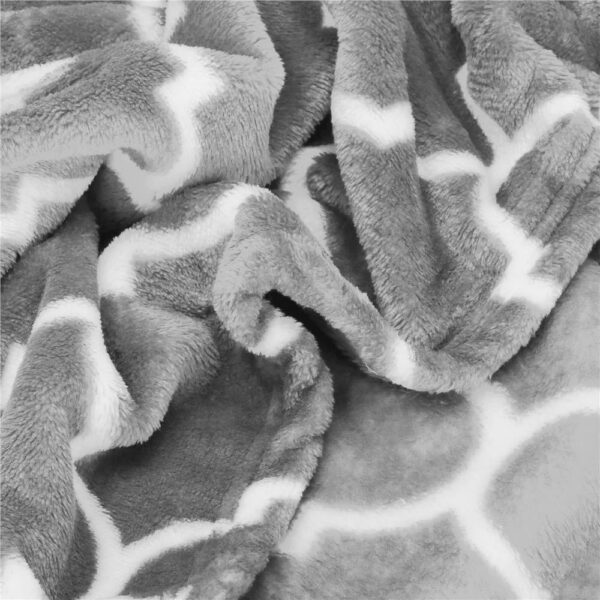 Patura pufoasa pentru 2 persoane, 150x200cm, cu model trifoi marocan, gri deschis - Image 6