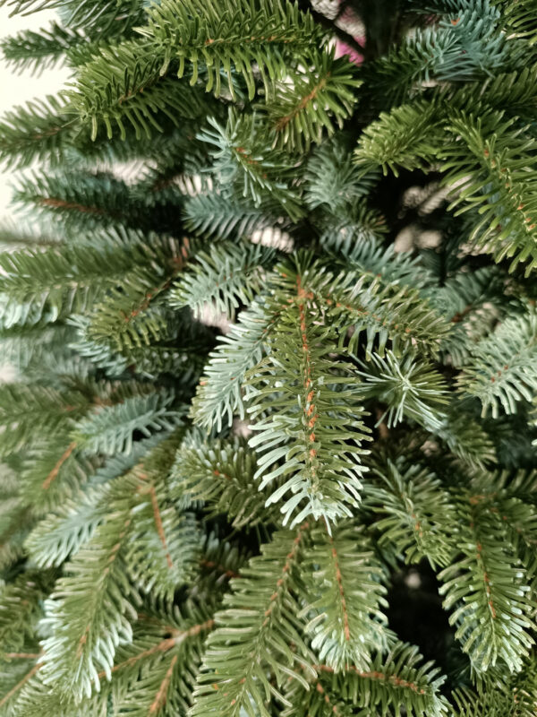 Műfenyő Christmas Deluxe by Sersimo, Canada ezüst, 3D, 210cm - Image 7