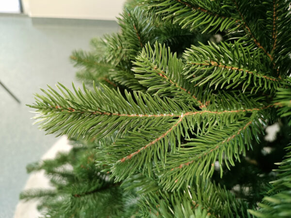 Műfenyő Christmas Deluxe by Sersimo, Kovalivska zöld, 3D, 210 cm - Image 9