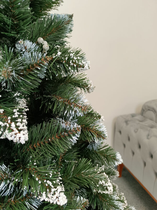 RESIGILAT: Brad artificial Christmas Deluxe by Sersimo, Crystal nins cu merisoare, 2D, 180cm - Image 15