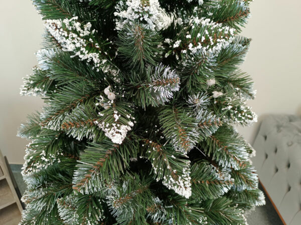 RESIGILAT: Brad artificial Christmas Deluxe by Sersimo, Crystal nins cu merisoare, 2D, 180cm - Image 13