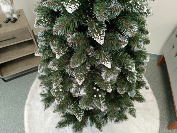 RESIGILAT: Brad artificial Christmas Deluxe by Sersimo, Crystal nins cu merisoare, 2D, 180cm - Image 9