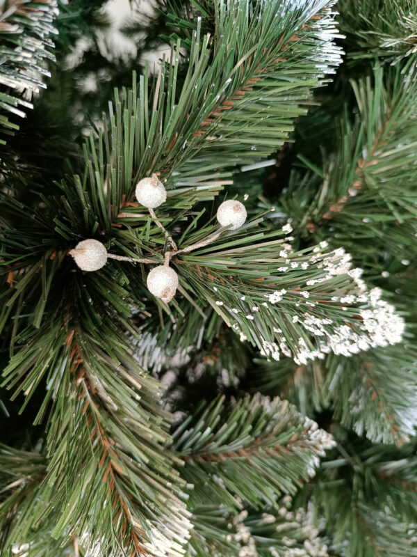 Műfenyő Christmas Deluxe by Sersimo, Crystal havas, fehér bogyókkal, 2D, 250 cm - Image 9