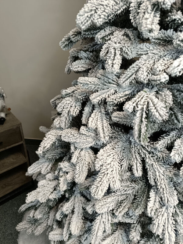 Műfenyő Christmas Deluxe by Sersimo, Kovalivska havas, 3D, 250 cm - Image 7