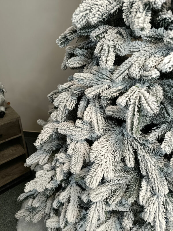Műfenyő Christmas Deluxe by Sersimo, Kovalivska havas, 3D, 210 cm - Image 6