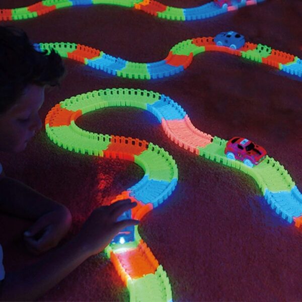 Circuit masinute Magic Tracks, cu 165 de piese, pista iluminata configurabila - Image 3
