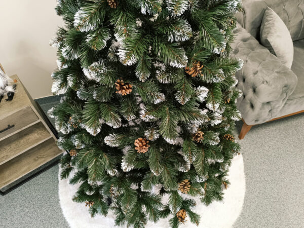 Műfenyő Christmas Deluxe by Sersimo, Lidia havas tobozos, 2D, 220 cm - Image 3