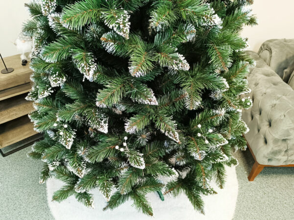 Műfenyő Christmas Deluxe by Sersimo, Crystal havas, fehér bogyókkal, 2D, 250 cm - Image 12