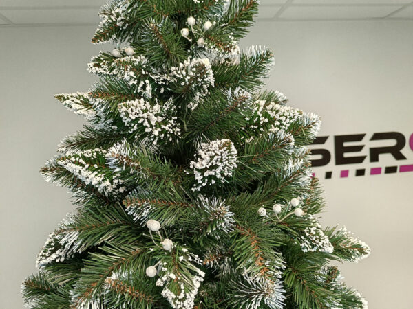 Műfenyő Christmas Deluxe by Sersimo, Crystal havas, fehér bogyókkal, 2D, 250 cm - Image 20