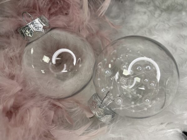 Set globuri de Craciun Inedit, 30 bucati, 7cm, transparente si alb - Image 21