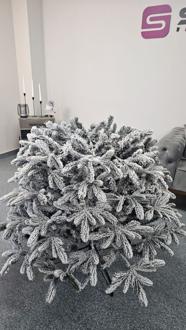 Műfenyő Christmas Deluxe by Sersimo, Global havas, 2D+3D mix, 210 cm - Image 14