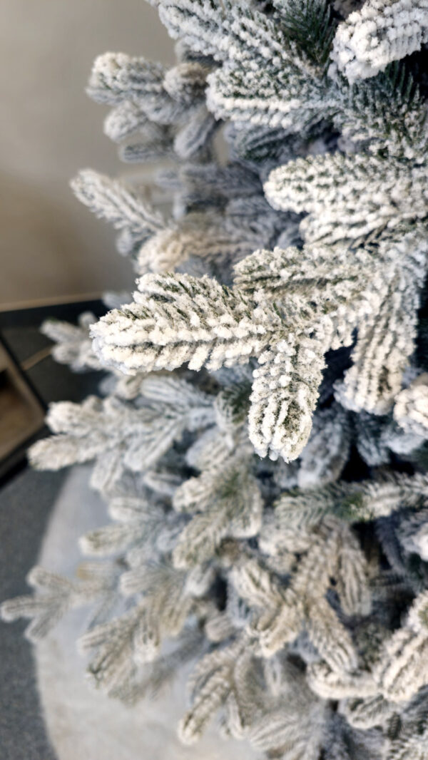 Mesterséges karácsonyfa Christmas Deluxe by Sersimo, Viena Select havas, teljesen 3D, 180 cm - Image 8