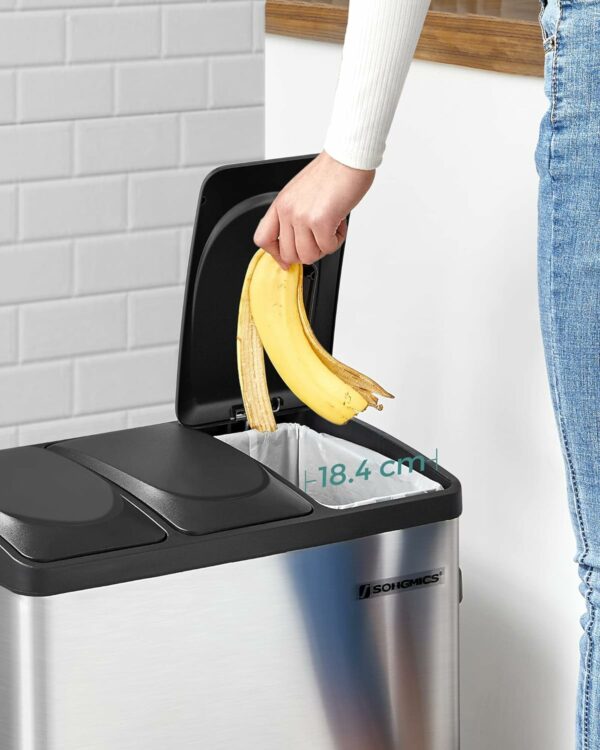 ÚJRACSOMAGOLT TERMÉK: SONGMICS Rozsdamentes acél szemetes 3 szelektív gyűjtőrekesszel, belső vödrökkel, 3x15 literes, ezüst és fekete - Image 11
