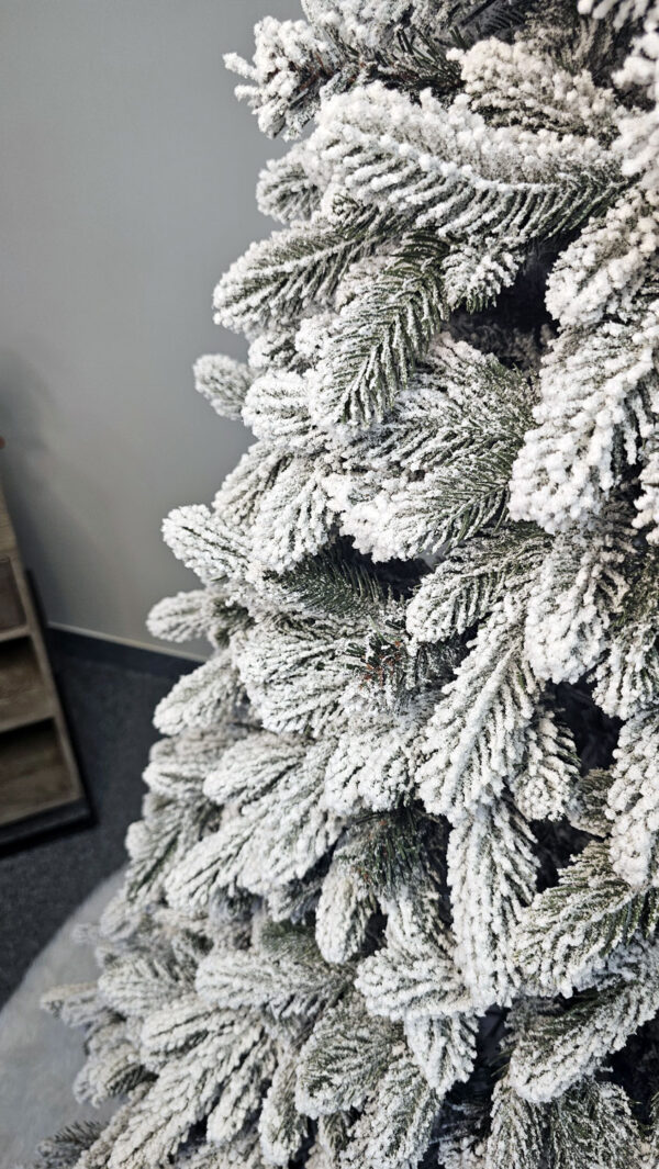 Műkarácsonyfa Christmas Deluxe by Sersimo, Global havas, 2D+3D mix, 180cm - Image 9