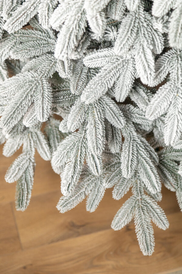 Mesterséges karácsonyfa Christmas Deluxe by Sersimo, Laponia Select havas kivitel, teljesen 3D, 210 cm - Image 7
