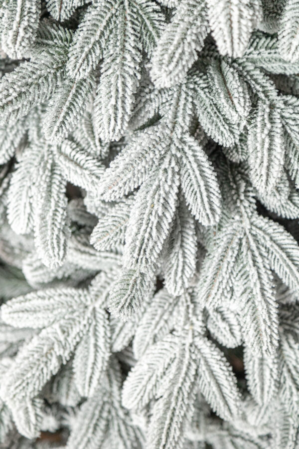 Mesterséges karácsonyfa Christmas Deluxe by Sersimo, Laponia Select havas kivitel, teljesen 3D, 210 cm - Image 8