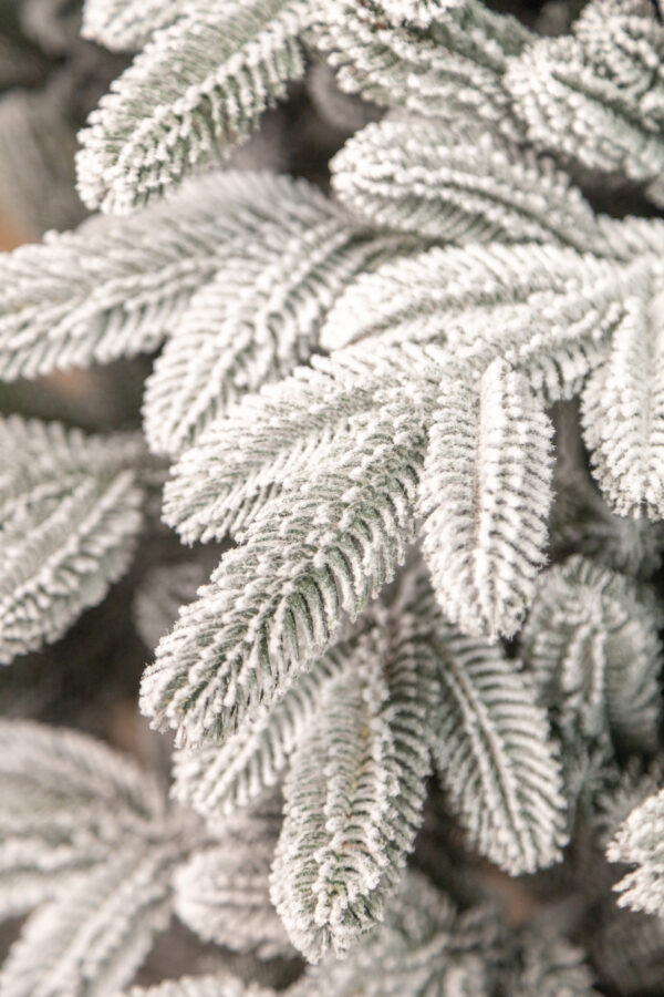 Mesterséges karácsonyfa Christmas Deluxe by Sersimo, Laponia Select havas kivitel, teljesen 3D, 210 cm - Image 9