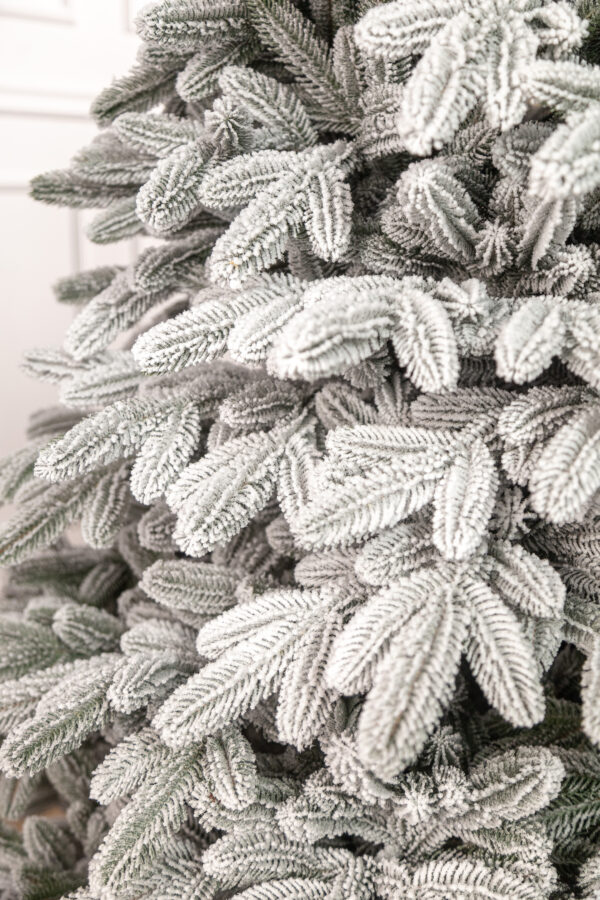 Mesterséges karácsonyfa Christmas Deluxe by Sersimo, Laponia Select havas kivitel, teljesen 3D, 210 cm - Image 10