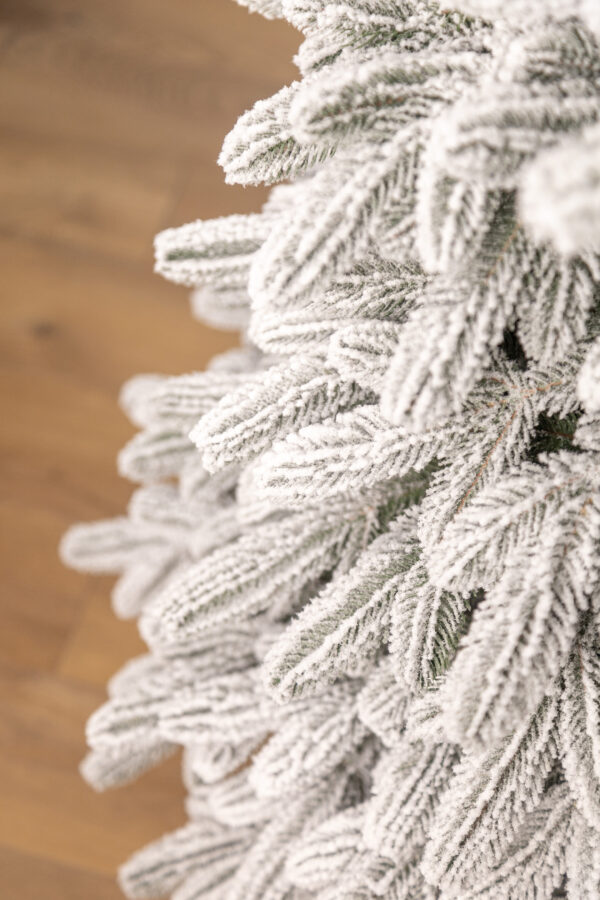 Mesterséges karácsonyfa Christmas Deluxe by Sersimo, Laponia Select havas kivitel, teljesen 3D, 210 cm - Image 21