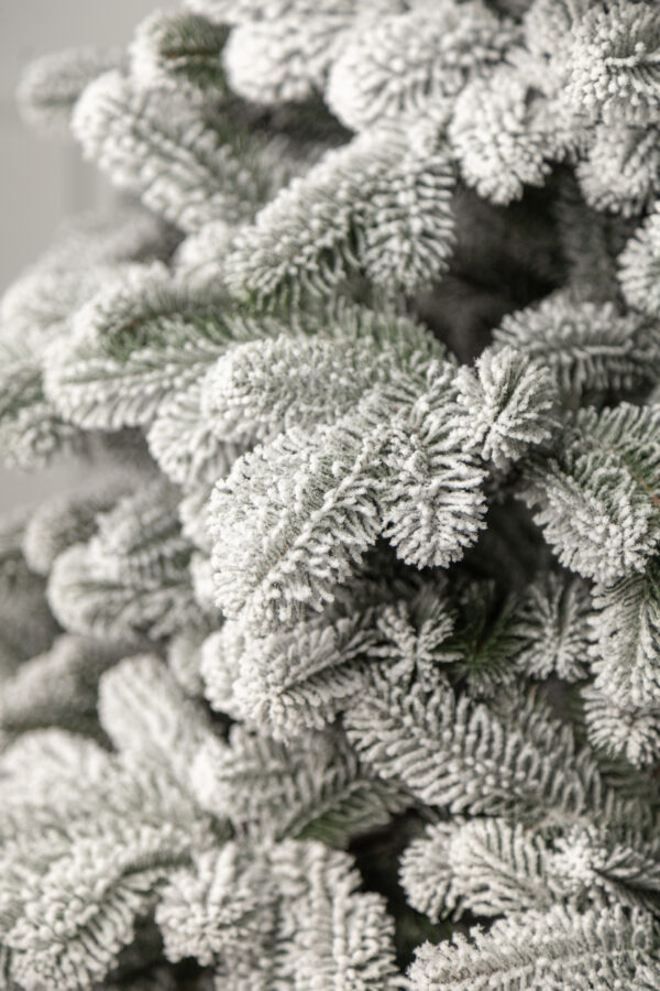 Műkarácsonyfa Christmas Deluxe by Sersimo, Kovalivka Select havas, teljesen 3D, 230 cm - Image 33