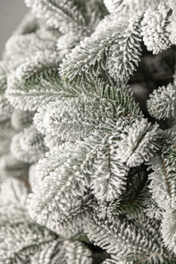 Műkarácsonyfa Christmas Deluxe by Sersimo, Kovalivka Select havas, teljesen 3D, 230 cm - Image 27