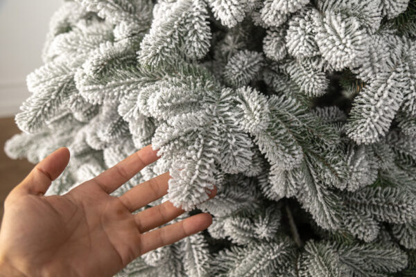 Műkarácsonyfa Christmas Deluxe by Sersimo, Kovalivka Select havas, teljesen 3D, 230 cm - Image 34