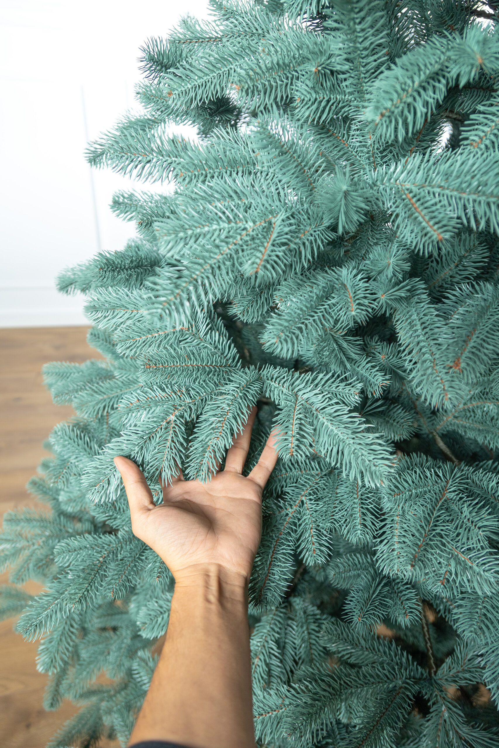Brad artificial Christmas Deluxe by Sersimo, Kovalivka Select argintiu, integral 3D, 210cm - Image 4