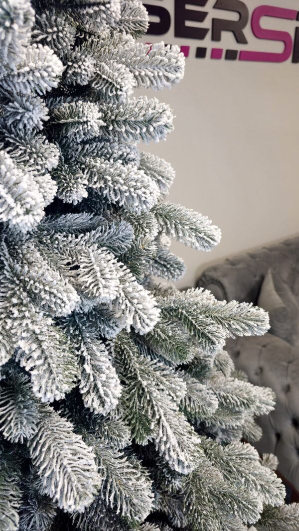 Műkarácsonyfa Christmas Deluxe by Sersimo, Kovalivka Select havas, teljesen 3D, 230 cm - Image 15