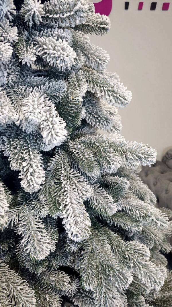 Műkarácsonyfa Christmas Deluxe by Sersimo, Kovalivka Select havas, teljesen 3D, 230 cm - Image 12
