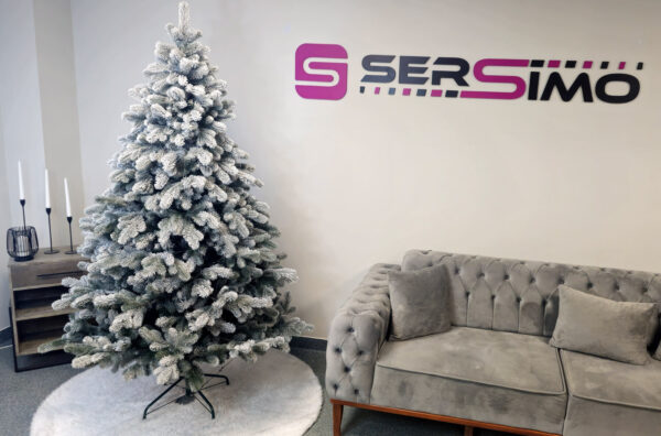 Műkarácsonyfa Christmas Deluxe by Sersimo, Kovalivka Select havas, teljesen 3D, 230 cm - Image 9