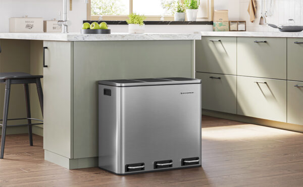 SONGMICS Cos de gunoi din inox cu 3 compartimente colectare selectiva, cu galeti interioare, 3x18litri, argintiu si negru - Image 9