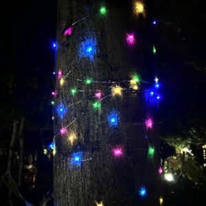 Lineáris fényfüzér, 100 LED, 990cm, napelemes töltet, többszínű
