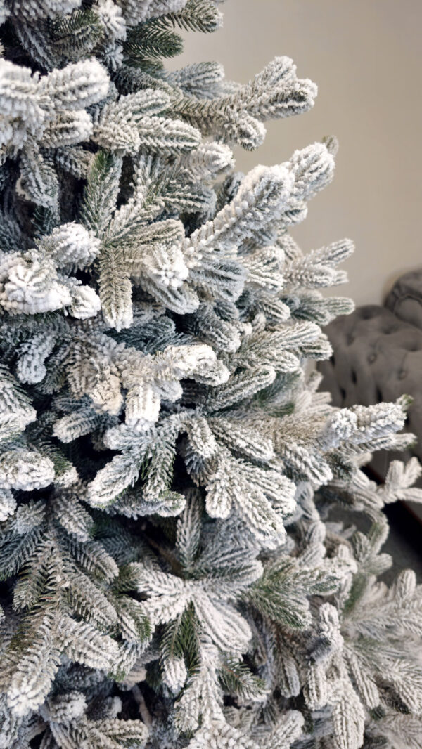 Műkarácsonyfa Christmas Deluxe by Sersimo, Vienna Select havas, teljesen 3D, 230 cm - Image 8