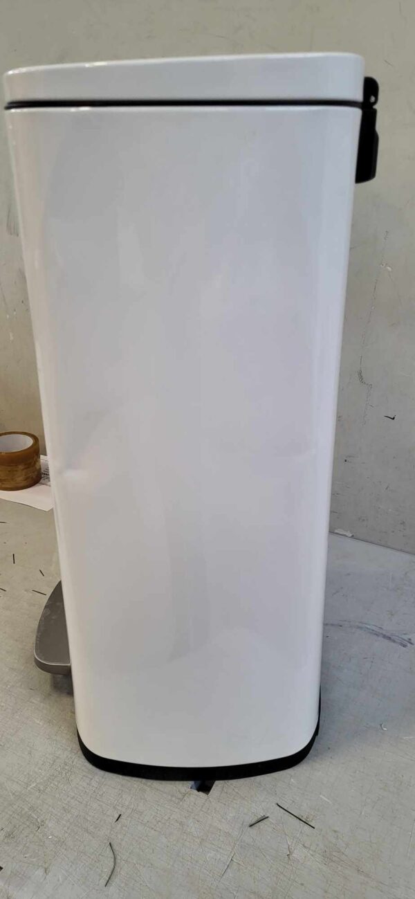 ÚJRACSOMAGOLT TERMÉK: SONGMICS Acél szemetes pedállal, műanyag belső vödör, lassan záródó fedél, 50L, 43x32x66cm, fehér - Image 5