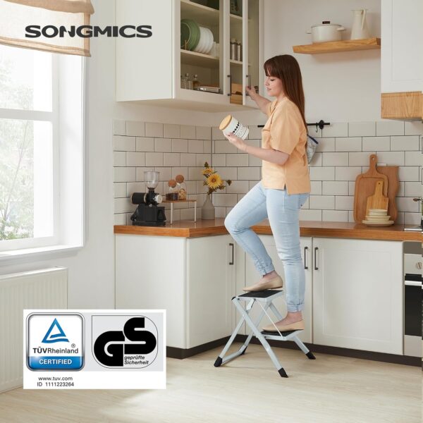 SONGMICS Összecsukható létra 2 lépcsővel, teherbírás 150 kg, acél, 50x60x44 cm, fehér és fekete - Image 2